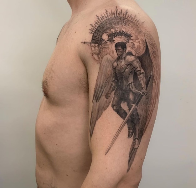 Татуировка ангелов на плечах: символ веры, защиты и красоты
