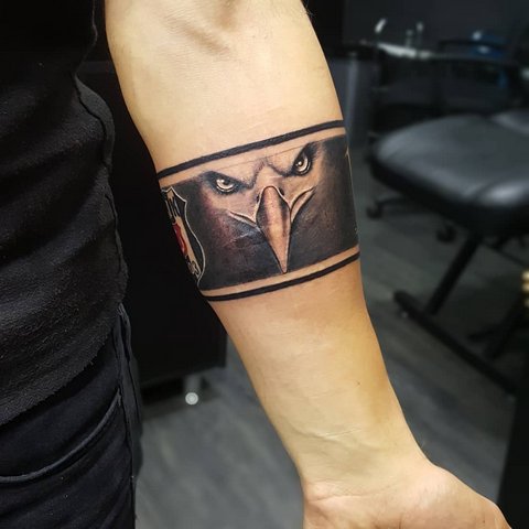 Значение татуировки орел на зоне. Трактовка символа для мужчин и девушек