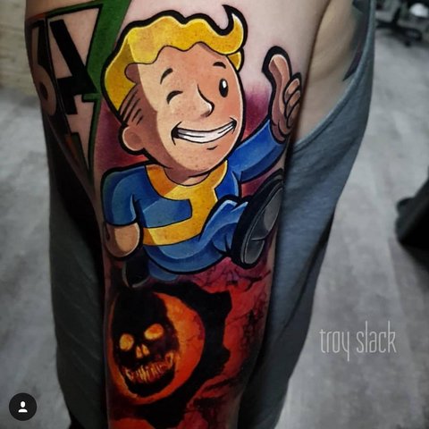 Игровые тату Fallout на плече