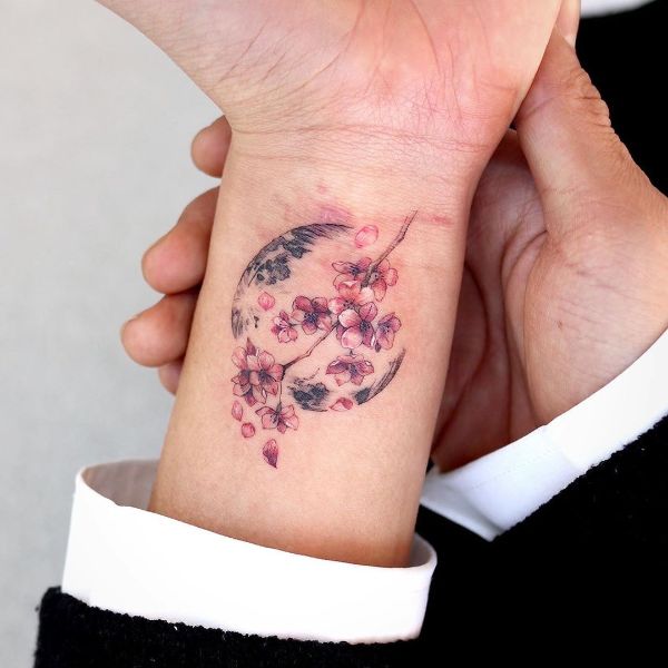Татуировка Луна и Цветок Сакуры