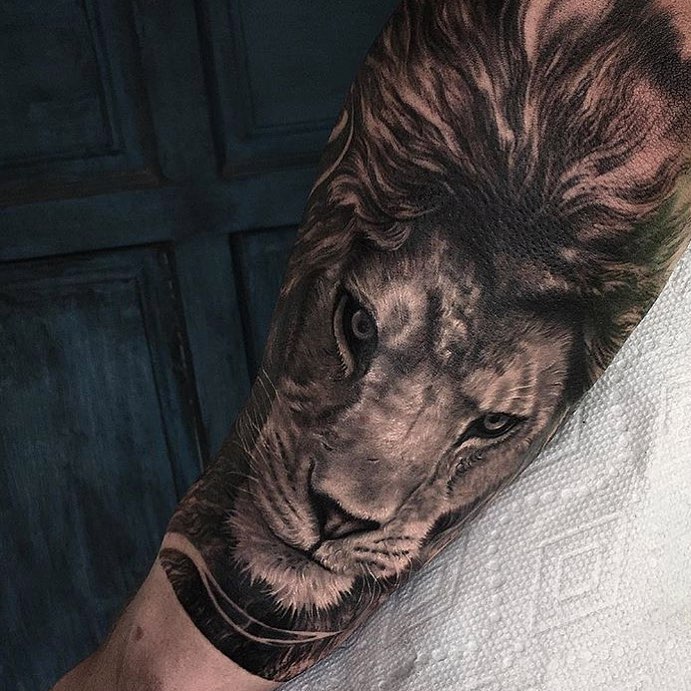 Рисунок Льва на Мужской Руке
