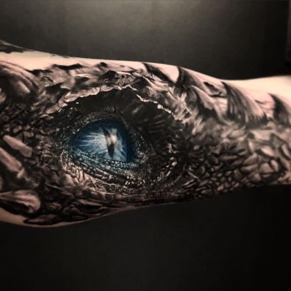 Татуировка Голубой Глаз Дракона на Руке