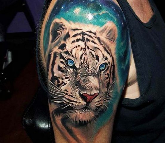 Красочный Рисунок Тигра на Плече