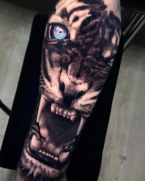 Большая Татуировка Тигра с Устрашающим Взглядом