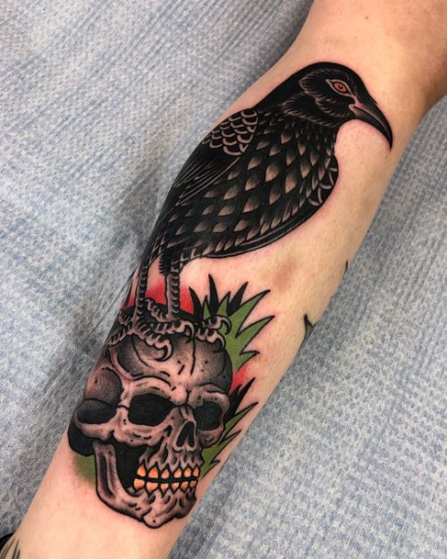 Татуировка Черепа с Вороной на Руке