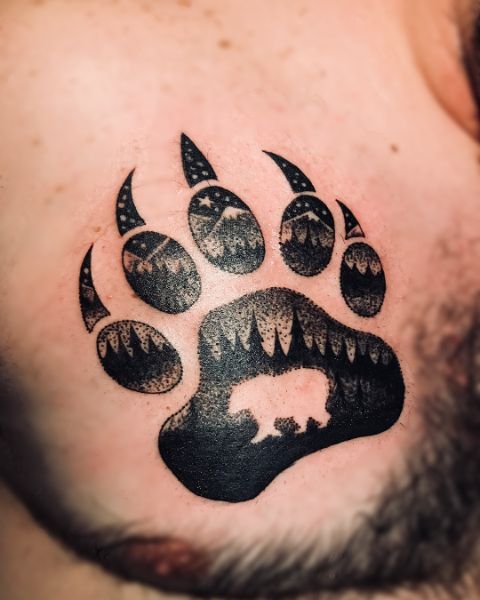Медвежья Лапа Татуировка на Груди