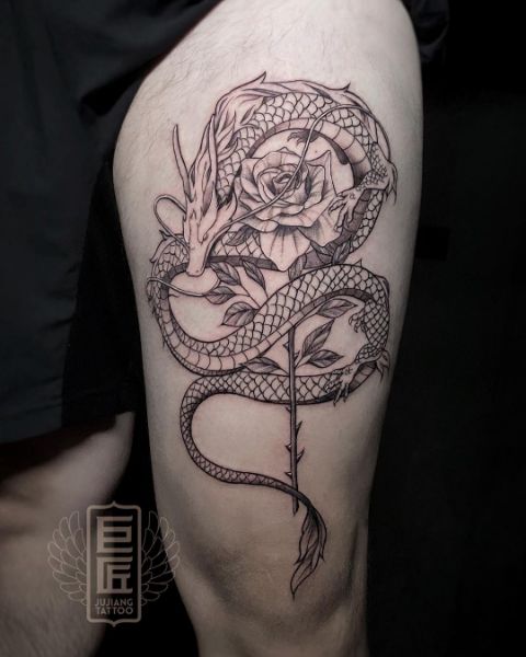 Татуировка Роза и Дракон на Бедре