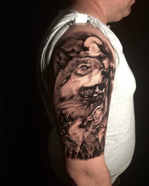 Татуировка Волк и Луна на Плече