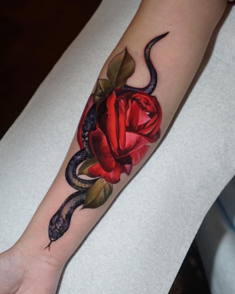 Большая Татуировка Змея И цветок на Предплечье