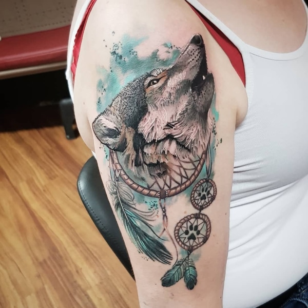Татуировка Волк и Ловец Снов на Женском Плече