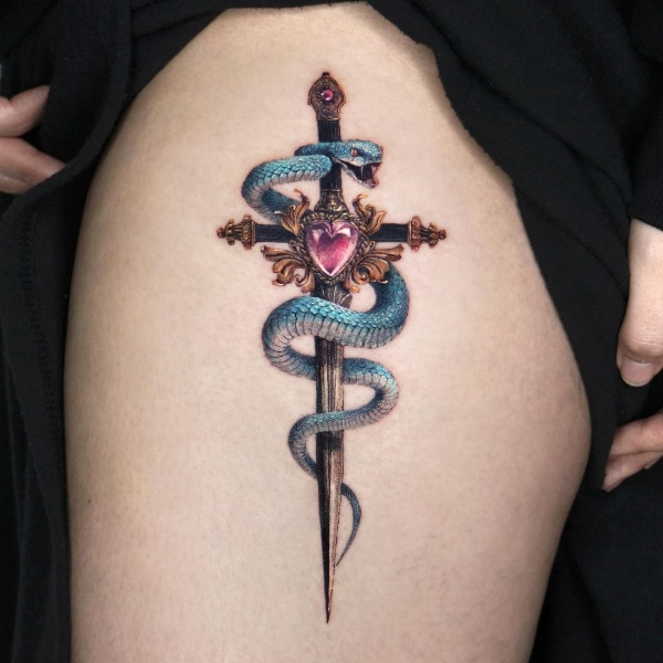 Татуировка Синяя Змея и Кинжал