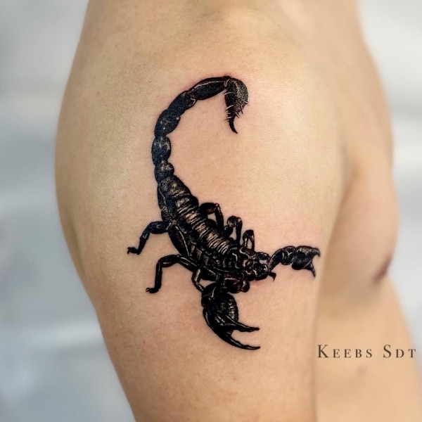 Красивая Татуировка Скорпион на Плече